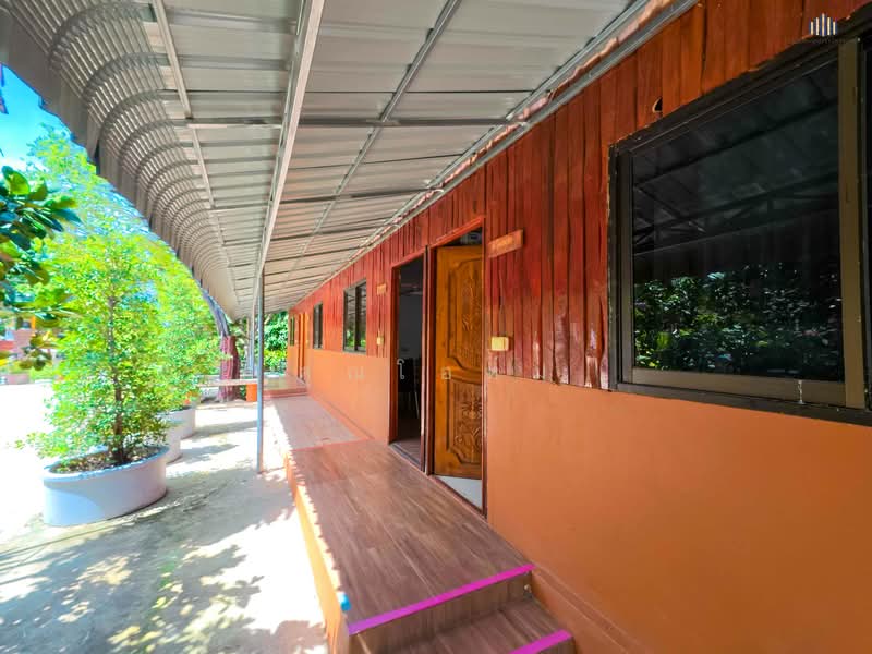 Urgent Sale! Waterfront Resort-Style Land with 5 Guest Rooms, Suphan Buri, Yang Non, Doembang Nangbuat, Suphan Buri, , 5,540 sqm, Land For Sale, by คุณโอห์ม, 500345477 - DDproperty.com