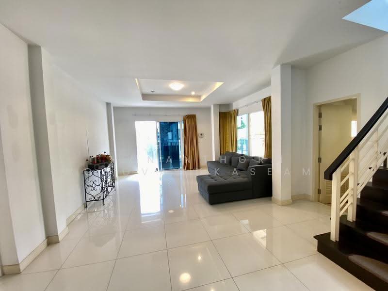 Sena Park Grand Ramindra, Bangkok, 18 Kanchanaphisek Rd, Khan Na Yao, Bangkok, 3 Bedrooms, 252 sqm, Single Detached House For Rent, by Thananthorn Wongvarnkaseam, 500345492 - DDproperty.com