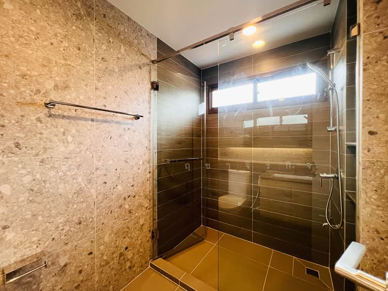 Burasiri Krungthep Kreetha, Bangkok, 95 Soi Pracha Ruam Chai, Hua Mak, Bang Kapi, Bangkok, 4 Bedrooms, 330 sqm, Single Detached House For Sale, by Somchai Ruechajirakit, 500345590 - DDproperty.com