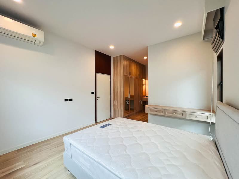 Burasiri Krungthep Kreetha, Bangkok, 95 Soi Pracha Ruam Chai, Hua Mak, Bang Kapi, Bangkok, 4 Bedrooms, 330 sqm, Single Detached House For Sale, by Somchai Ruechajirakit, 500345590 - DDproperty.com
