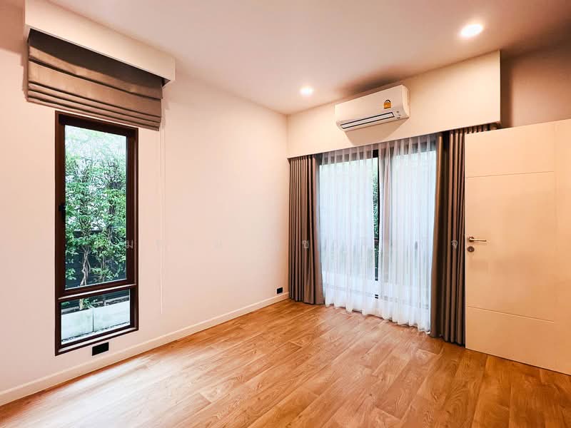 Burasiri Krungthep Kreetha, Bangkok, 95 Soi Pracha Ruam Chai, Hua Mak, Bang Kapi, Bangkok, 4 Bedrooms, 330 sqm, Single Detached House For Rent, by Somchai Ruechajirakit, 500345605 - DDproperty.com