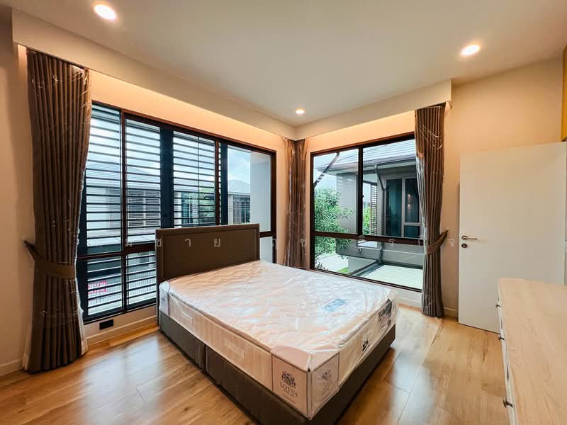 Burasiri Krungthep Kreetha, Bangkok, 95 Soi Pracha Ruam Chai, Hua Mak, Bang Kapi, Bangkok, 4 Bedrooms, 330 sqm, Single Detached House For Rent, by Somchai Ruechajirakit, 500345605 - DDproperty.com