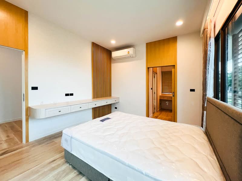 Burasiri Krungthep Kreetha, Bangkok, 95 Soi Pracha Ruam Chai, Hua Mak, Bang Kapi, Bangkok, 4 Bedrooms, 330 sqm, Single Detached House For Rent, by Somchai Ruechajirakit, 500345605 - DDproperty.com