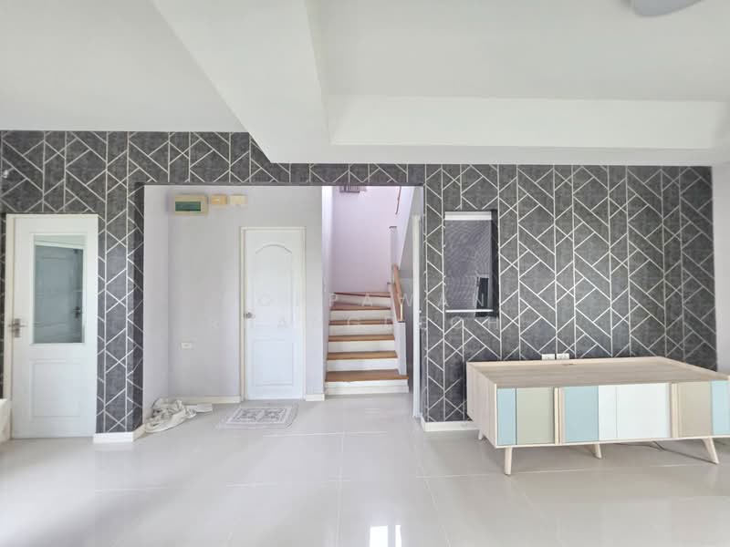 ให้เช่า บ้านเดี่ยว 2 ชั้น ถนน 345 ใกล้สารสราชพฤกษ์, Pathum Thani, Bang Khu Wat, Muang Pathum Thani, Pathum Thani, 3 Bedrooms, 120 sqm, Single Detached House For Rent, by Noppawan Ruangdech, 500345680 - DDproperty.com