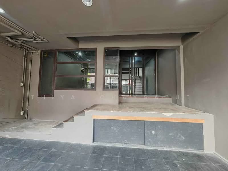 ทาวน์โฮม พระราม9 ซอย19, Bangkok, Huai Khwang, Bangkok, 6 Bedrooms, 300 sqm, Townhouse For Rent, by Thiya​ Chaysabut, 500345701 - DDproperty.com