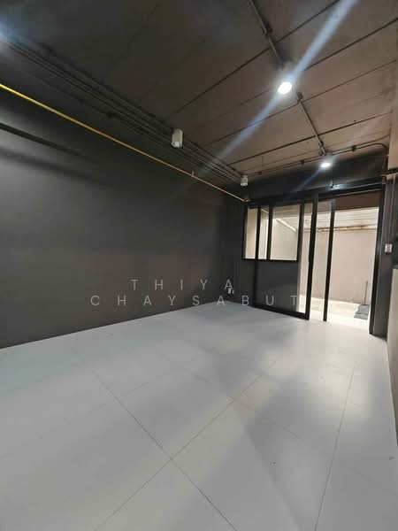 ทาวน์โฮม พระราม9 ซอย19, Bangkok, Huai Khwang, Bangkok, 6 Bedrooms, 300 sqm, Townhouse For Rent, by Thiya​ Chaysabut, 500345701 - DDproperty.com