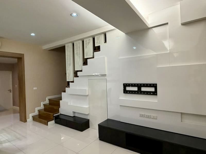 Bless Town Sukhumvit 50, Bangkok, Sukhumvit 50 Road, Phra Kanong, Khlong Toei, Bangkok, 3 Bedrooms, 240 sqm, Townhouse For Rent, by Narong Chutianankasem, 500345711 - DDproperty.com
