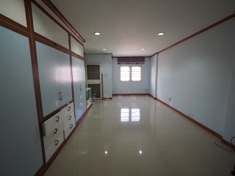 Baan Preecha 8, Bangkok, 458 Huamark Road, Hua Mak, Bang Kapi, Bangkok, 2 Bedrooms, 180 sqm, Townhouse For Sale, by Tanunchaya Ratchatapinyaporn, 500345737 - DDproperty.com