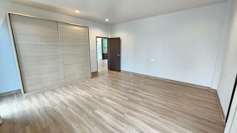 Sukhumvit 24 Home, Bangkok, Soi Methi Niwet, Sukhumvit Road, Khong Tan, Khlong Toei, Bangkok, 3 Bedrooms, 160 sqm, Condo For Rent, by BANGKOK PROPERTY AGENTS, 500345800 - DDproperty.com