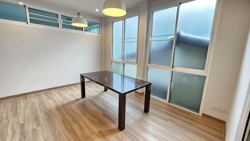 Sukhumvit 24 Home, Bangkok, Soi Methi Niwet, Sukhumvit Road, Khong Tan, Khlong Toei, Bangkok, 3 Bedrooms, 160 sqm, Condo For Rent, by BANGKOK PROPERTY AGENTS, 500345800 - DDproperty.com