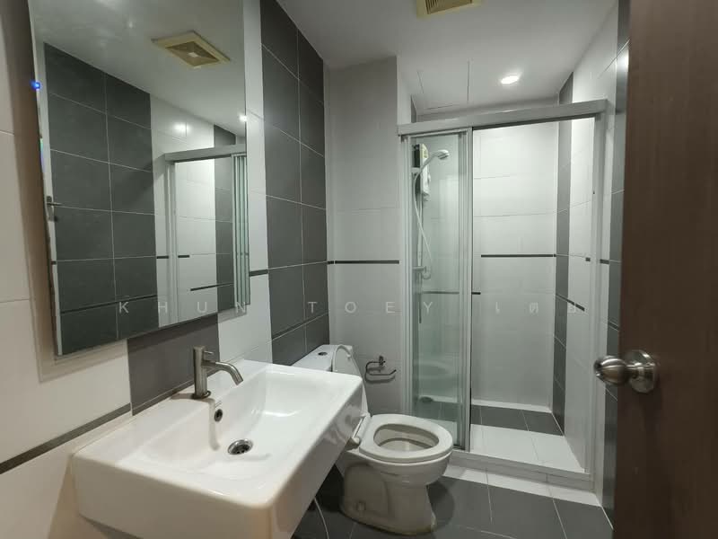 The Base Sukhumvit 77, Bangkok, 289 Sukhumvit 77 Road, Phra Kanong Nua, Watthana, Bangkok, 2 Bedrooms, 60 sqm, Condo For Rent, by Khun Toey เตย, 500345893 - DDproperty.com