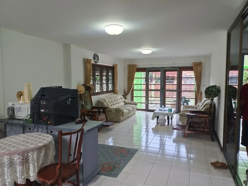 Flora Ville Park City Suwinthawong, Bangkok, Suwinthawong Road, Lam Phak Chi, Nong Chok, Bangkok, 3 Bedrooms, 250 sqm, Single Detached House For Sale, by คุณ ปั่น อินทะอุ่นวงศ์ (ปั่น), 500345945 - DDproperty.com