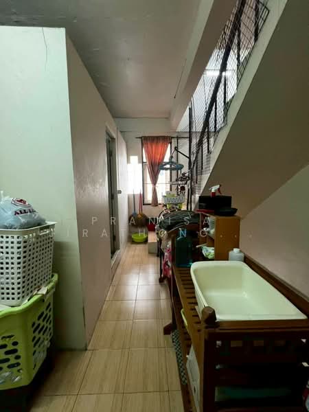 อาคารพาณิชย์ 4 ชั้นครึ่ง 1 คูหา ทำเลทอง ซ. เอกมัย 30, Bangkok, เอกมัย 30, Khlong Tan Nua, Watthana, Bangkok, , 220 sqm, Shophouse For Sale, by Pranisa Jirathongpoon, 500345973 - DDproperty.com
