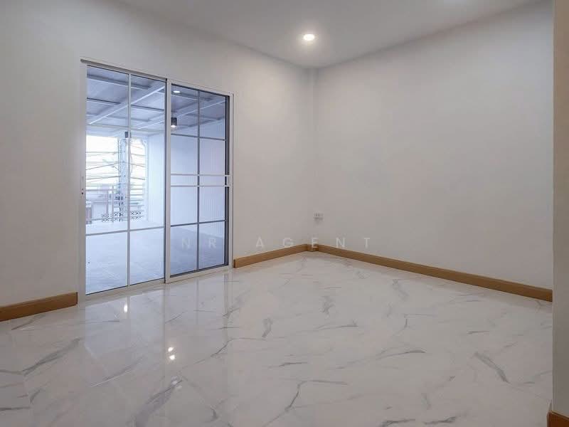 Ban Rom Ngao Mai, Nonthaburi, Soi Ban Rom Ngao Mai, Bang Khu Rat, Bang Bua Thong, Nonthaburi, 2 Bedrooms, 99 sqm, Townhouse For Sale, by NR AGENT, 500346008 - DDproperty.com