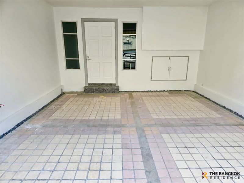 Baan Klang Krung Grande Vienna Rama 3 : บ้านกลางกรุง แกรนด์ เวียนนา พระราม 3, กรุงเทพ, ถนนพระราม 3, บางโพงพาง, ยานนาวา, กรุงเทพ, 100 ตร.ม., ทาวน์เฮ้าส์ ให้เช่า, โดย Nicha Peerakittikul, 500346028 - DDproperty.com