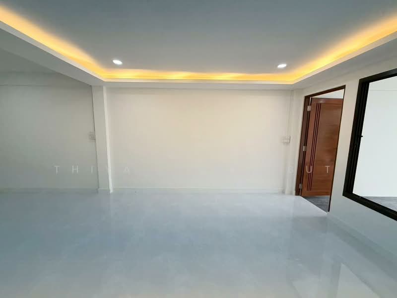 บ้านModern Minimal เสนานิคม1 ซอย35, กรุงเทพ, ลาดพร้าว, กรุงเทพ, 120 ตร.ม., ทาวน์เฮ้าส์ ขาย, โดย Thiya​ Chaysabut, 500346125 - DDproperty.com