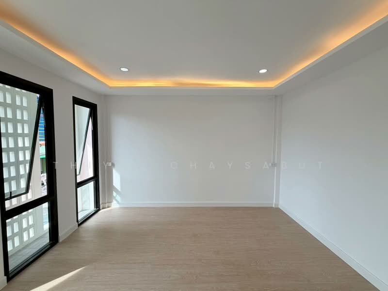 บ้านModern Minimal เสนานิคม1 ซอย35, กรุงเทพ, ลาดพร้าว, กรุงเทพ, 120 ตร.ม., ทาวน์เฮ้าส์ ขาย, โดย Thiya​ Chaysabut, 500346125 - DDproperty.com