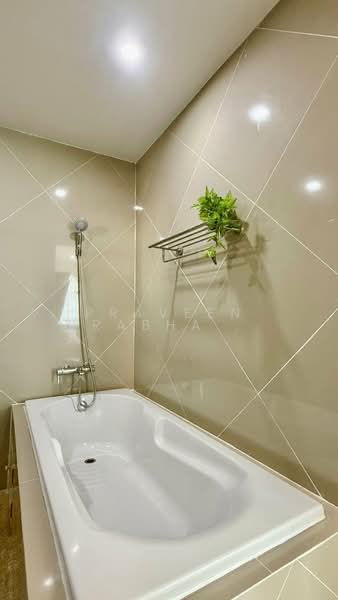 Diamond Suites Resort : ไดมอนด์สวีท คอนโดมีเนียม, ชลบุรี, ถ.ทัพพระยา, หนองปรือ, บางละมุง, ชลบุรี, 67 ตร.ม., คอนโด ให้เช่า, โดย Praveen Prabhat Peter, 500346878 - DDproperty.com