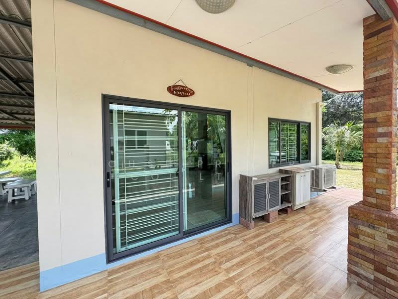 Land with existing buildings for sale in Huai Yai Phrom - Na Phrao, Sriracha, Chon Buri (Pattaya), Bang Phra, Si Racha, Chon Buri (Pattaya), , 800 sqm, Land For Sale, by A House Property Co.,Ltd., 500346919 - DDproperty.com