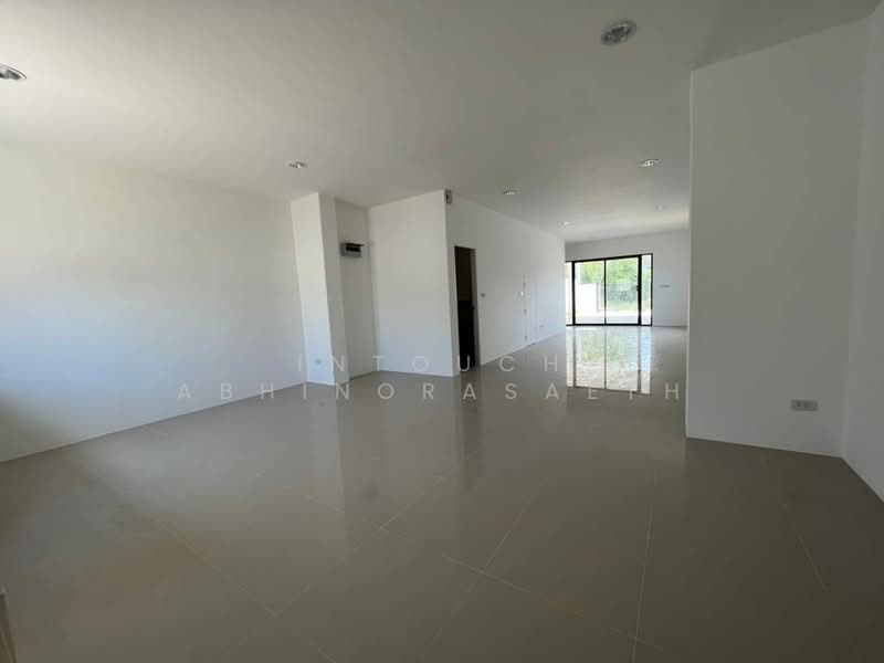 3-BR House, Bangkok, Thawi Watthana, Bangkok, 3 Bedrooms, 240 sqm, Single Detached House For Sale, by Intouch Abhinorasaeth, 500346956 - DDproperty.com