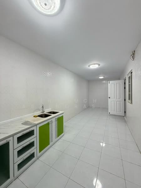 Urban Sathorn, Bangkok, Ratchaphruek Road, Bang Chak, Phasi Charoen, Bangkok, 3 Bedrooms, 300 sqm, Townhouse For Rent, by Intouch Abhinorasaeth, 500346962 - DDproperty.com