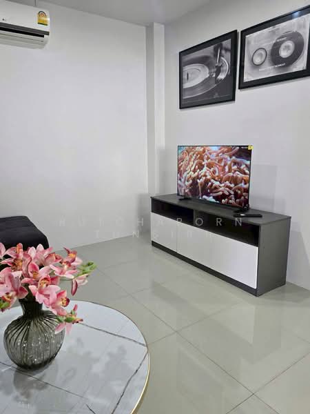 บ้านในโครงการ ให้เช่า – ใกล้กาดฝรั่ง เพียง 10 นาที ค่าเช่า 19,500 บาท / เดือน รหัสทรัพย์ : No.14H826, Chiang Mai, San Phak Wan, Hang Dong, Chiang Mai, 2 Bedrooms, 100 sqm, Single Detached House For Rent, by Rutchaporn Tunsiri, 500346991 - DDproperty.com