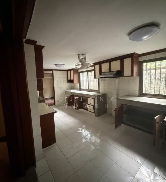 8-BR Townhouse, Bangkok, Khlong Tan Nua, Watthana, Bangkok, 8 Bedrooms, 800 sqm, Townhouse For Rent, by Rojjana Jindasri, 500347009 - DDproperty.com