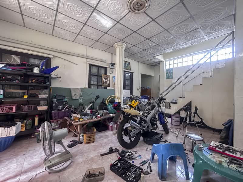 ที่ดินพร้อมสิ่งปลูกสร้าง 2 ชั้น หมู่บ้าน รัตนโกสินทร์ 200 ปี ธัญบุรี, ปทุมธานี, ประชาธิปัตย์, ธัญบุรี, ปทุมธานี, 140 ตร.ม., บ้านเดี่ยว ขาย, โดย บริษัท เอชแอล แอสเซท จำกัด, 500347061 - DDproperty.com