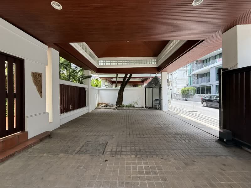 3 Storey Single House in Ekkamai, Bangkok, Phra Kanong Nua, Watthana, Bangkok, 4 Bedrooms, 620 sqm, Single Detached House For Rent, by The Luxe Group, 500347140 - DDproperty.com