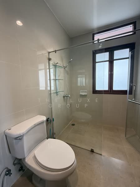 3 Storey Single House in Ekkamai, Bangkok, Phra Kanong Nua, Watthana, Bangkok, 4 Bedrooms, 620 sqm, Single Detached House For Rent, by The Luxe Group, 500347140 - DDproperty.com