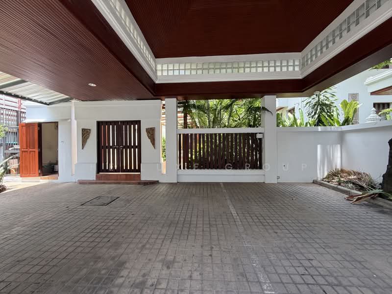 3 Storey Single House in Ekkamai, Bangkok, Phra Kanong Nua, Watthana, Bangkok, 4 Bedrooms, 620 sqm, Single Detached House For Rent, by The Luxe Group, 500347140 - DDproperty.com