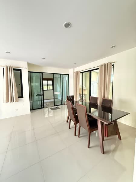 Spacious 4BR House at Lake View Park Wongwaen-Bangna Near Mega Bangna, กรุงเทพ, ดอกไม้, ประเวศ, กรุงเทพ, 240 ตร.ม., บ้านเดี่ยว ขาย, โดย Fazwaz (Thailand) Co., Ltd., 500347386 - DDproperty.com