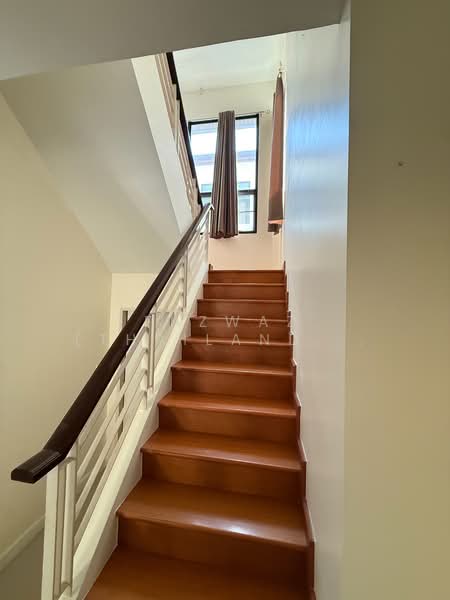Spacious 4BR House at Lake View Park Wongwaen-Bangna Near Mega Bangna, Bangkok, Dok Mai, Prawet, Bangkok, 4 Bedrooms, 240 sqm, Single Detached House For Sale, by Fazwaz (Thailand) Co., Ltd., 500347386 - DDproperty.com
