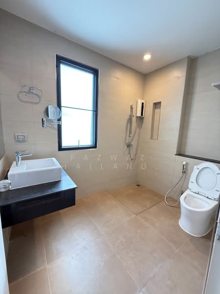 Spacious 4BR House at Lake View Park Wongwaen-Bangna Near Mega Bangna, Bangkok, Dok Mai, Prawet, Bangkok, 4 Bedrooms, 240 sqm, Single Detached House For Sale, by Fazwaz (Thailand) Co., Ltd., 500347386 - DDproperty.com