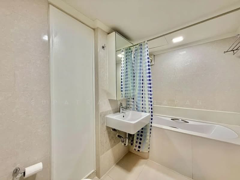 Baan Suanpetch, Bangkok, 18 Soi Sukhumvit 39, Khlong Tan Nua, Watthana, Bangkok, 3 Bedrooms, 133 sqm, Condo For Rent, by Supatra Khanapan, 500347415 - DDproperty.com