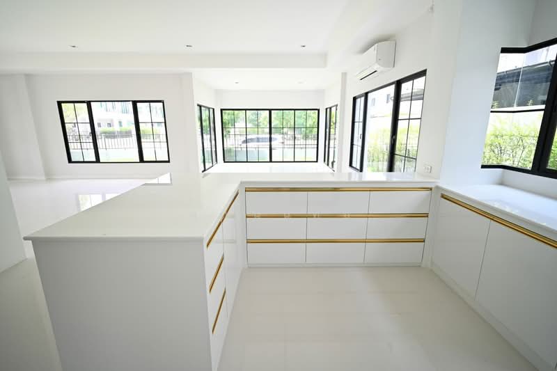 ขายบ้านเดี่ยวหลังมุม ลัดดารมย์ พุทธมณฑลสาย 3 Built-in ใหม่ทั้งหลัง ไม่เคยเข้าอยู่ ใกล้มหิดล ศาลายา, Bangkok, Thawi Watthana, Bangkok, 4 Bedrooms, 354 sqm, Single Detached House For Sale, by คุณจันทิมา, 500347469 - DDproperty.com