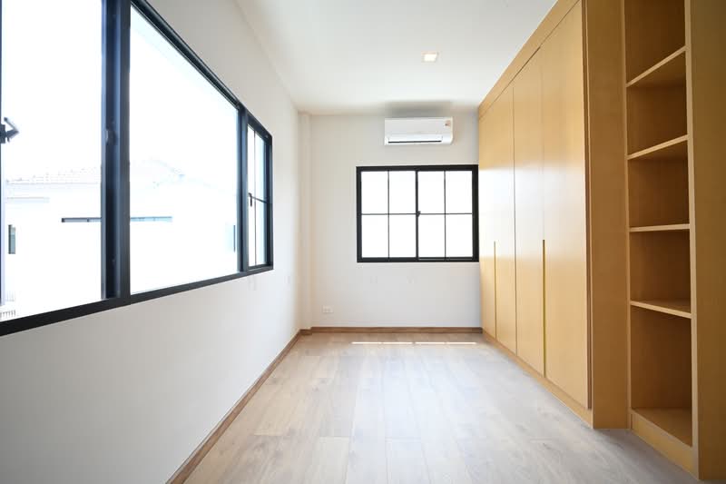 ขายบ้านเดี่ยวหลังมุม ลัดดารมย์ พุทธมณฑลสาย 3 Built-in ใหม่ทั้งหลัง ไม่เคยเข้าอยู่ ใกล้มหิดล ศาลายา, Bangkok, Thawi Watthana, Bangkok, 4 Bedrooms, 354 sqm, Single Detached House For Sale, by คุณจันทิมา, 500347469 - DDproperty.com