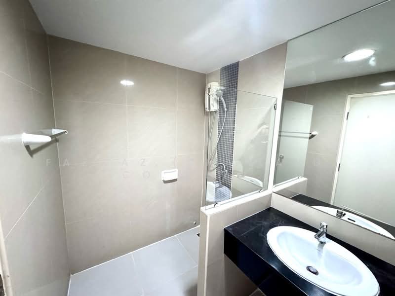 PP Plus Sukhumvit 71, Bangkok, Soi Mi Suwan 3 Lane 3, Sukhumvit 71 Road, Phra Kanong Nua, Watthana, Bangkok, 3 Bedrooms, 120 sqm, Condo For Rent, by Fazwaz (Thailand) Co., Ltd., 500347475 - DDproperty.com