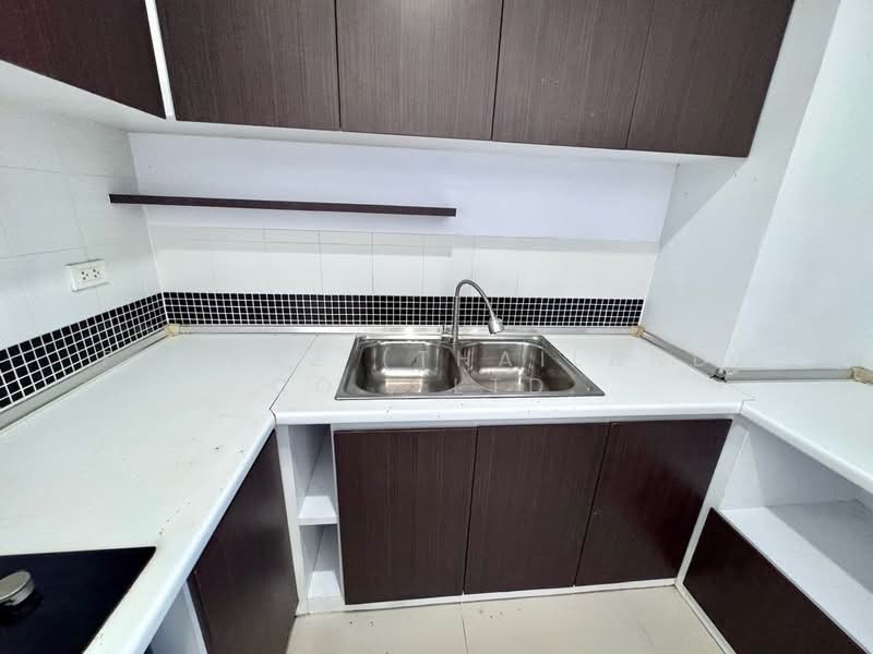 PP Plus Sukhumvit 71, Bangkok, Soi Mi Suwan 3 Lane 3, Sukhumvit 71 Road, Phra Kanong Nua, Watthana, Bangkok, 3 Bedrooms, 120 sqm, Condo For Rent, by Fazwaz (Thailand) Co., Ltd., 500347475 - DDproperty.com