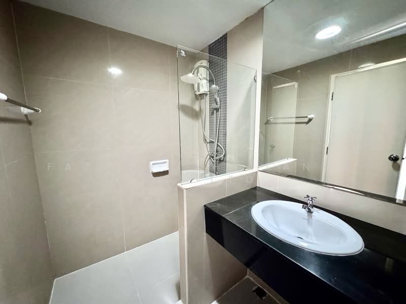 PP Plus Sukhumvit 71, Bangkok, Soi Mi Suwan 3 Lane 3, Sukhumvit 71 Road, Phra Kanong Nua, Watthana, Bangkok, 3 Bedrooms, 120 sqm, Condo For Rent, by Fazwaz (Thailand) Co., Ltd., 500347475 - DDproperty.com