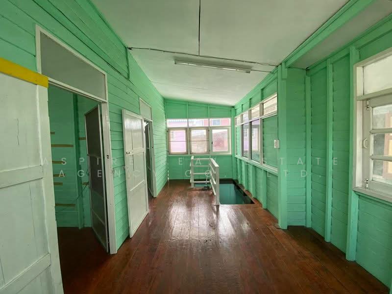 2 plots of land for sale together. Land with buildings: a 2-storey house and a 2-storey Towhouse @ S, Samut Prakan, Samrong Nua, Muang Samut Prakarn, Samut Prakan, , 308 sqm, Land For Sale, by Aspire Real Estate Agency Co., Ltd., 500347500 - DDproperty.com