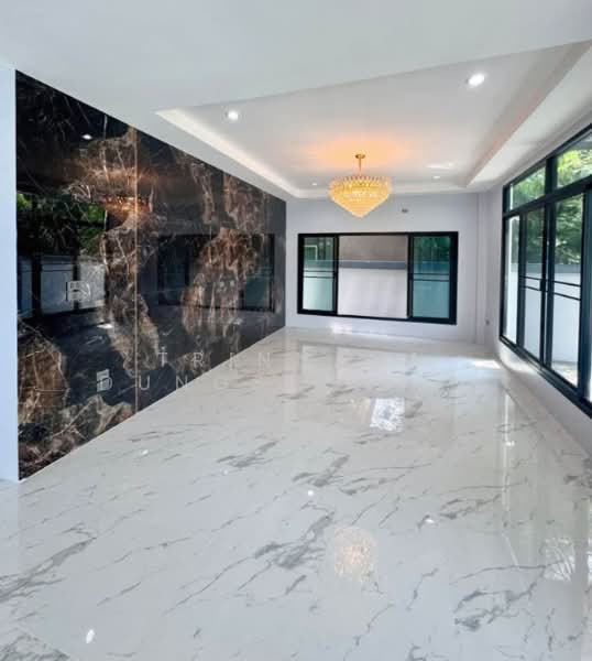 4-BR House, Bangkok, Khlong Kum, Bueng Kum, Bangkok, 4 Bedrooms, 325 sqm, Single Detached House For Sale, by Trinnaya Dungsirisangthong, 500347654 - DDproperty.com