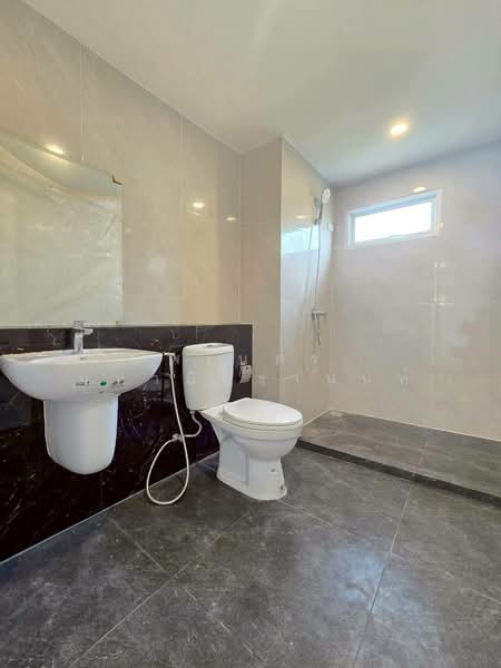Trendy Tara Ramkhamhaeng, Bangkok, Rat Phatthana, Saphan Sung, Bangkok, 4 Bedrooms, 160 sqm, Single Detached House For Sale, by พเนตร มหามิตรานนท์, 500347876 - DDproperty.com