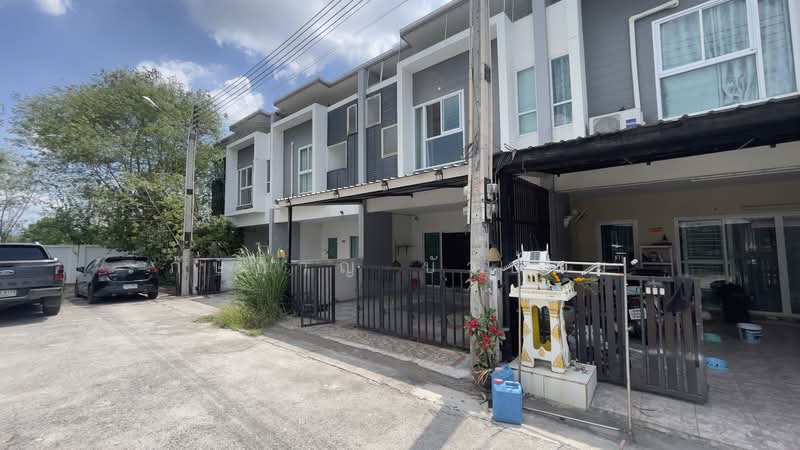 ทาวน์โฮม อรินสิริ ปาร์ค ต.หนองหงษ์ อ.พานทอง จ.ชลบุรี, Chon Buri (Pattaya), Nong - Hong, Phan Thong, Chon Buri (Pattaya), 3 Bedrooms, 99 sqm, Townhouse For Sale, by ภัษกาญ บัวป้อม, 500347903 - DDproperty.com