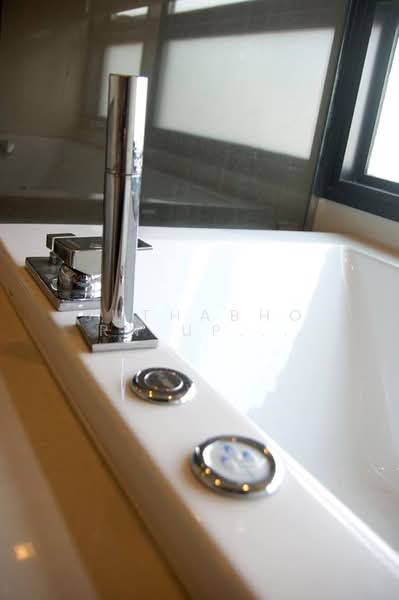 Rhythm Sukhumvit 44/1, Bangkok, Sukhumvit Road, Phra Kanong, Khlong Toei, Bangkok, 2 Bedrooms, 69 sqm, Condo For Rent, by Juthabhorn Uppachit (Amy), 500347904 - DDproperty.com