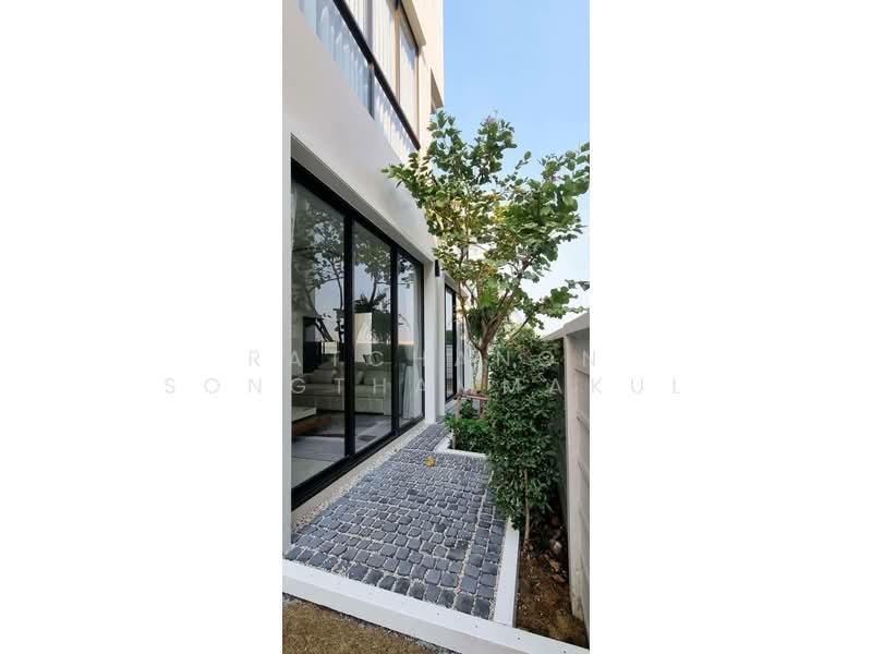 Aerie Srinakarin-Krungthepkreetha, Bangkok, Srinakarin - Romklao Road, Khlong Song Ton Nun, Lat Krabang, Bangkok, 4 Bedrooms, 390 sqm, Single Detached House For Rent, by Ratchanon Songthammakul, 500348053 - DDproperty.com