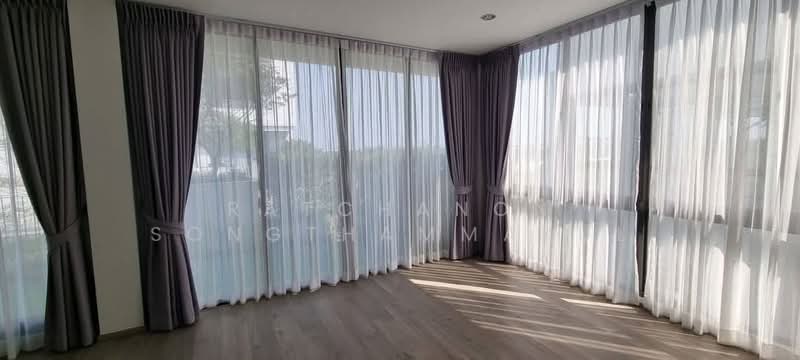 Aerie Srinakarin-Krungthepkreetha, Bangkok, Srinakarin - Romklao Road, Khlong Song Ton Nun, Lat Krabang, Bangkok, 4 Bedrooms, 390 sqm, Single Detached House For Rent, by Ratchanon Songthammakul, 500348053 - DDproperty.com
