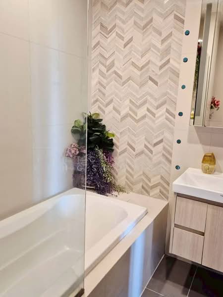 Oka Haus Sukhumvit 36, Bangkok, 3399 Rama 4 Road, Khong Tan, Khlong Toei, Bangkok, 1 Bedroom, 36 sqm, Condo For Rent, by Phitchaporn Kongsamrong, 500348164 - DDproperty.com