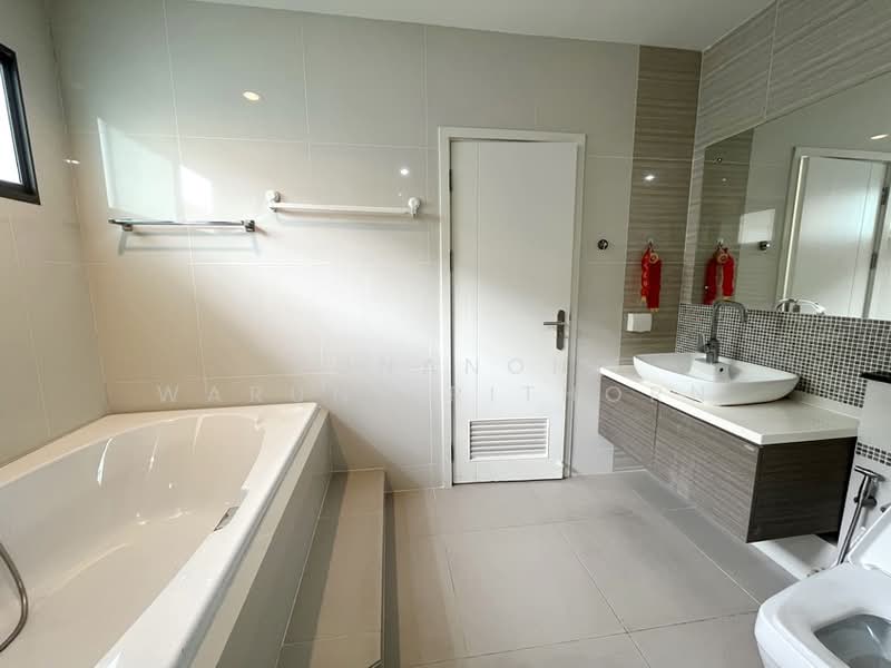 The Palm Pattanakarn, Bangkok, Phatthanakan Road, Suan Luang, Bangkok, 4 Bedrooms, 290 sqm, Single Detached House For Sale, by Kunanon Warunsirithorn, 500348176 - DDproperty.com
