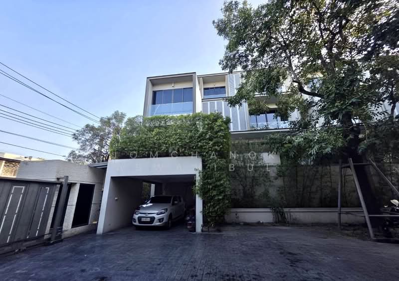 Baan Ekkamai, Bangkok, Phra Kanong Nua, Watthana, Bangkok, 4 Bedrooms, 556 sqm, Single Detached House For Rent, by Jomchanok Aswavibul, 500348193 - DDproperty.com